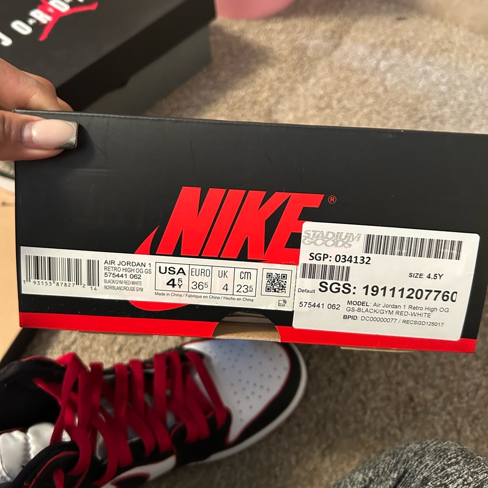Jordan 1 retro high bloodline - Picture 3 of 3